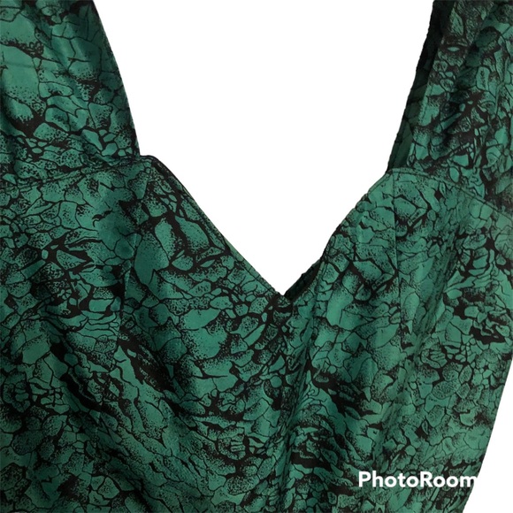 Vintage green & black silk print keyhole tie back jumpsuit - Picture 3 of 7